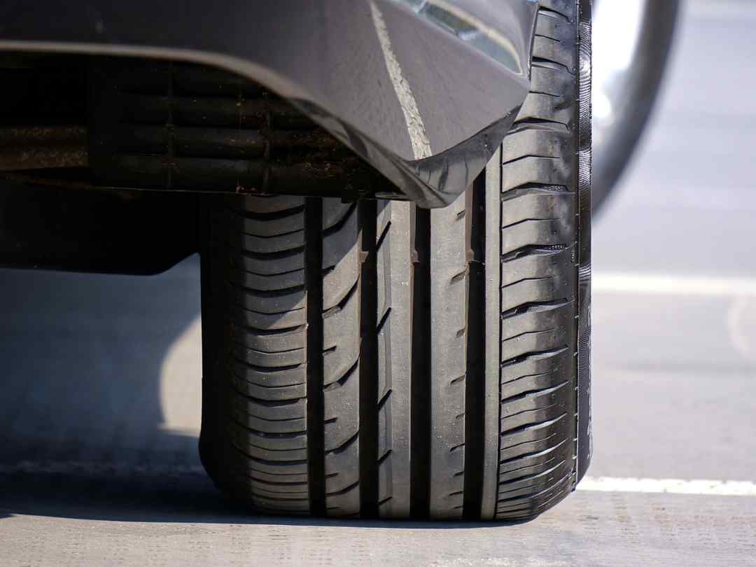 Car tyre with new tread